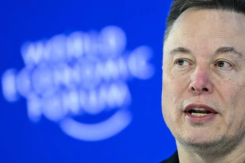 With co-founders leaving and an IPO looming, Elon Musk turns talk to the moon